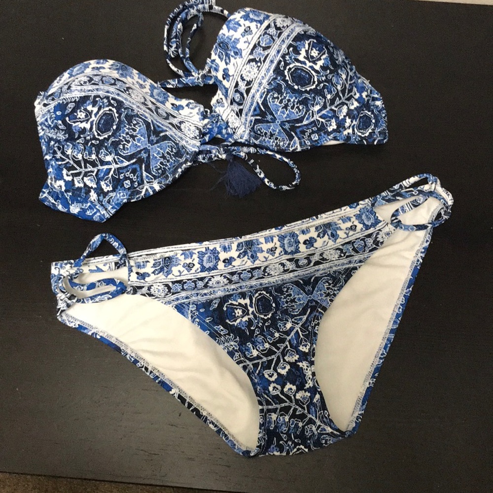 Xhilaration bikini top and bottom